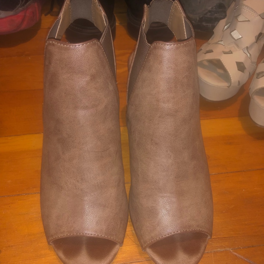 Booties. - Picture 7 of 8